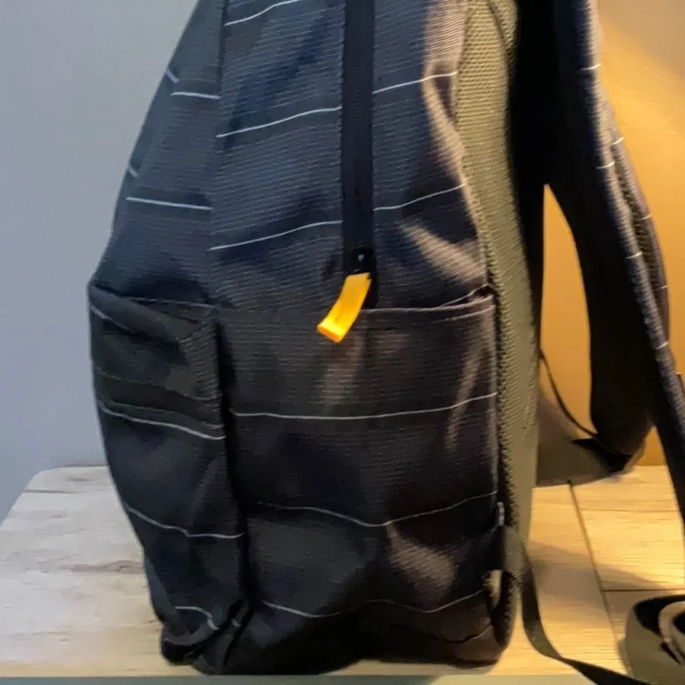 Hurley 22L15” Padded Adjustable Shoulder Straps Backpack Brand New with …